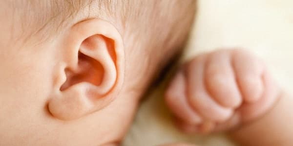 طرق طبيغية لتضغير أذن الرضع